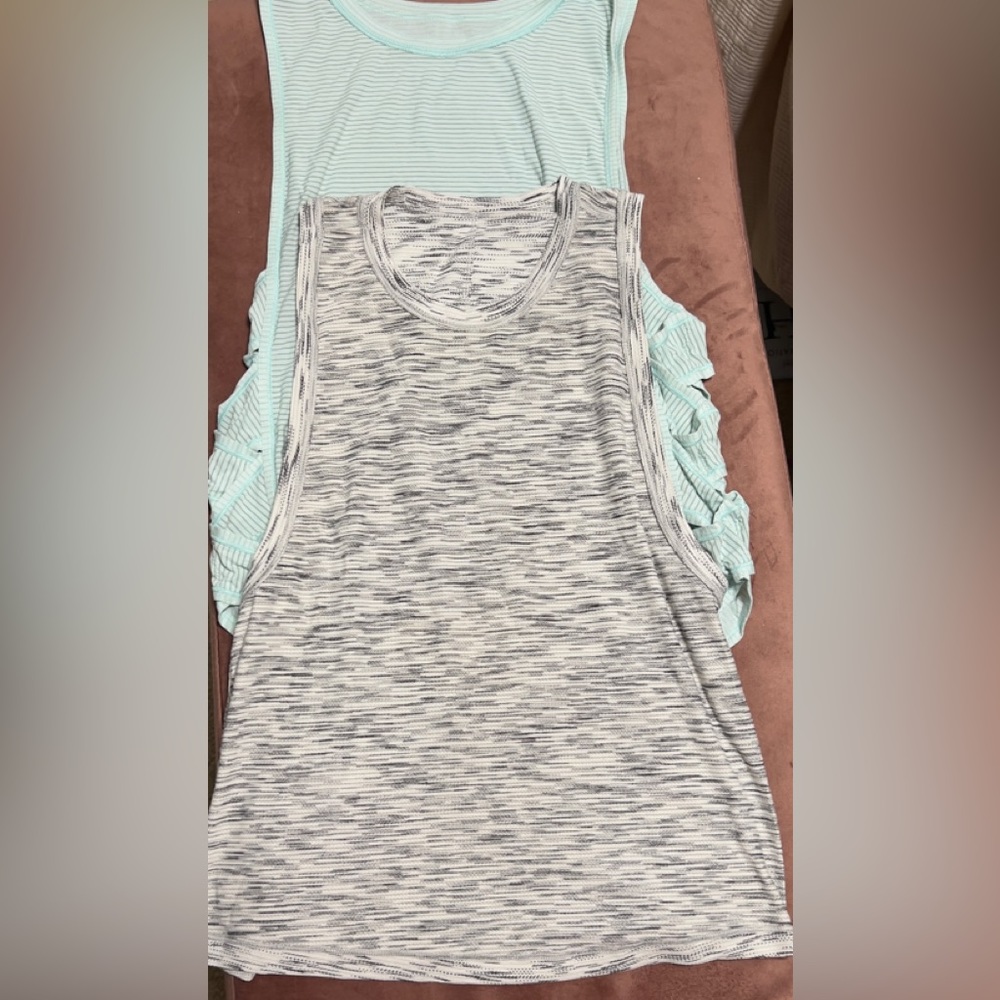 2 lululemon tops Sz s no size tags
